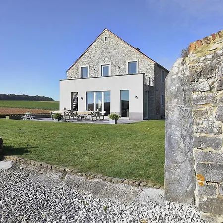 Сasa de vacaciones Luxury Holiday In Mettet With An Indoor Swimming Pool And Sauna