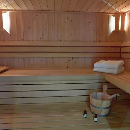 Сasa de vacaciones Luxury Holiday In Mettet With An Indoor Swimming Pool And Sauna