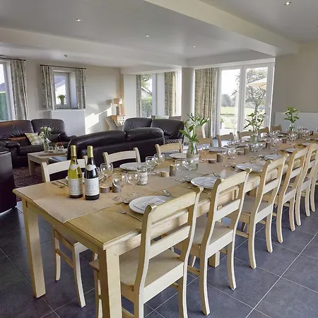 Сasa de vacaciones Luxury Holiday In Mettet With An Indoor Swimming Pool And Sauna *